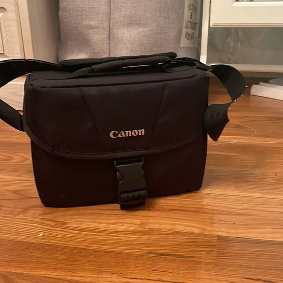 Canon EOS Rebel T7 WITH CASE, STRAP, AND CHARGER